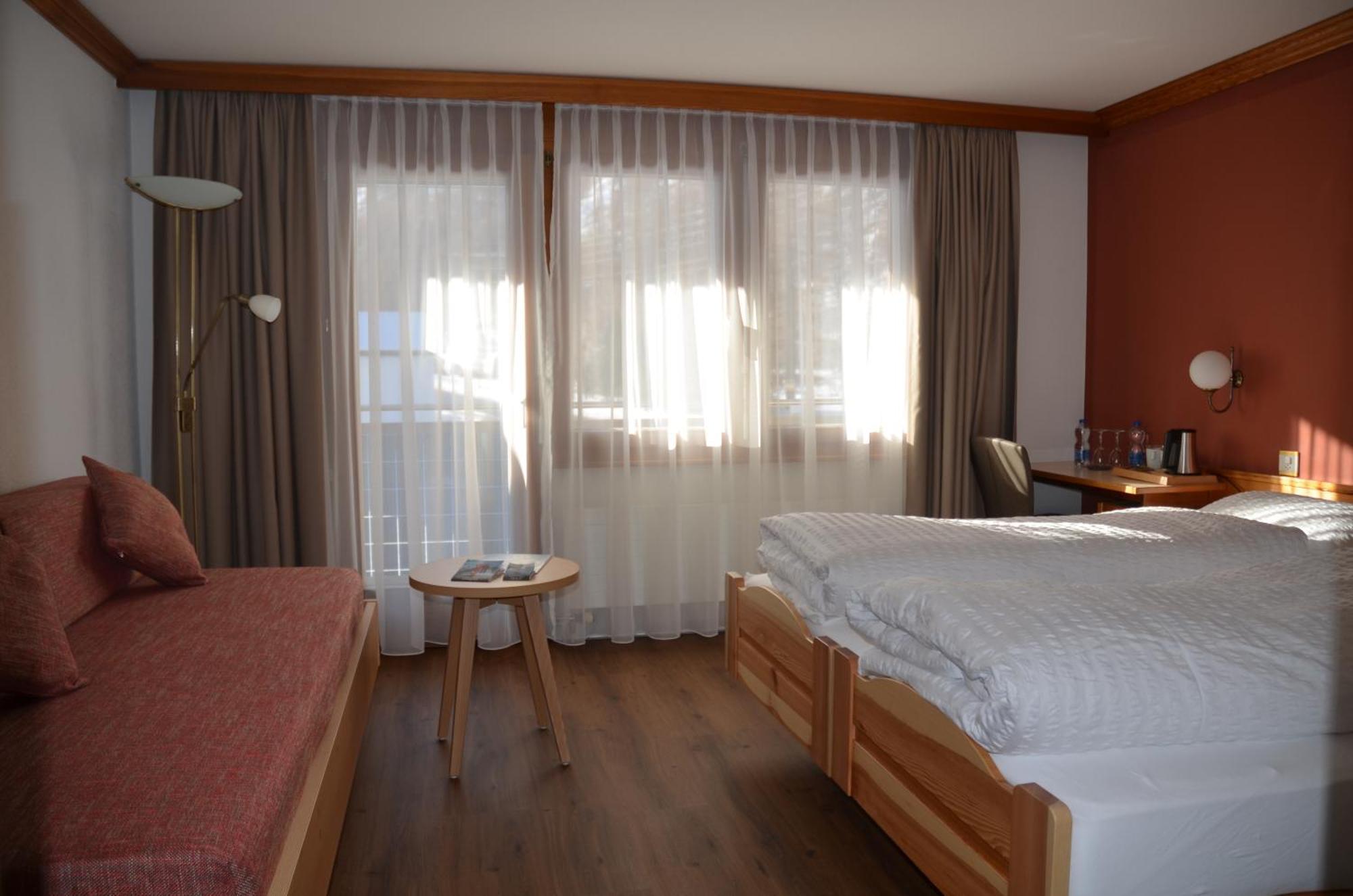 Ski-In/Ski-Out Hotel Sport Saas-Almagell Szoba fotó