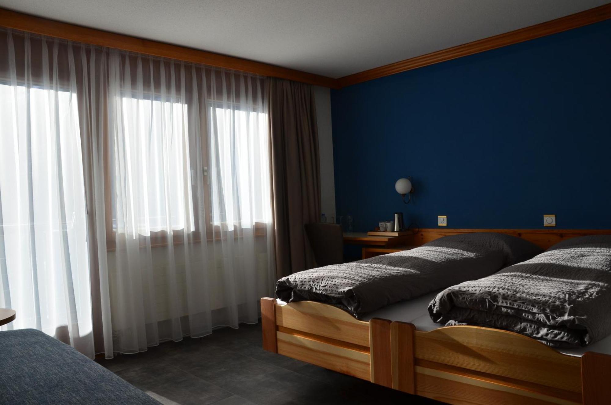 Ski-In/Ski-Out Hotel Sport Saas-Almagell Szoba fotó