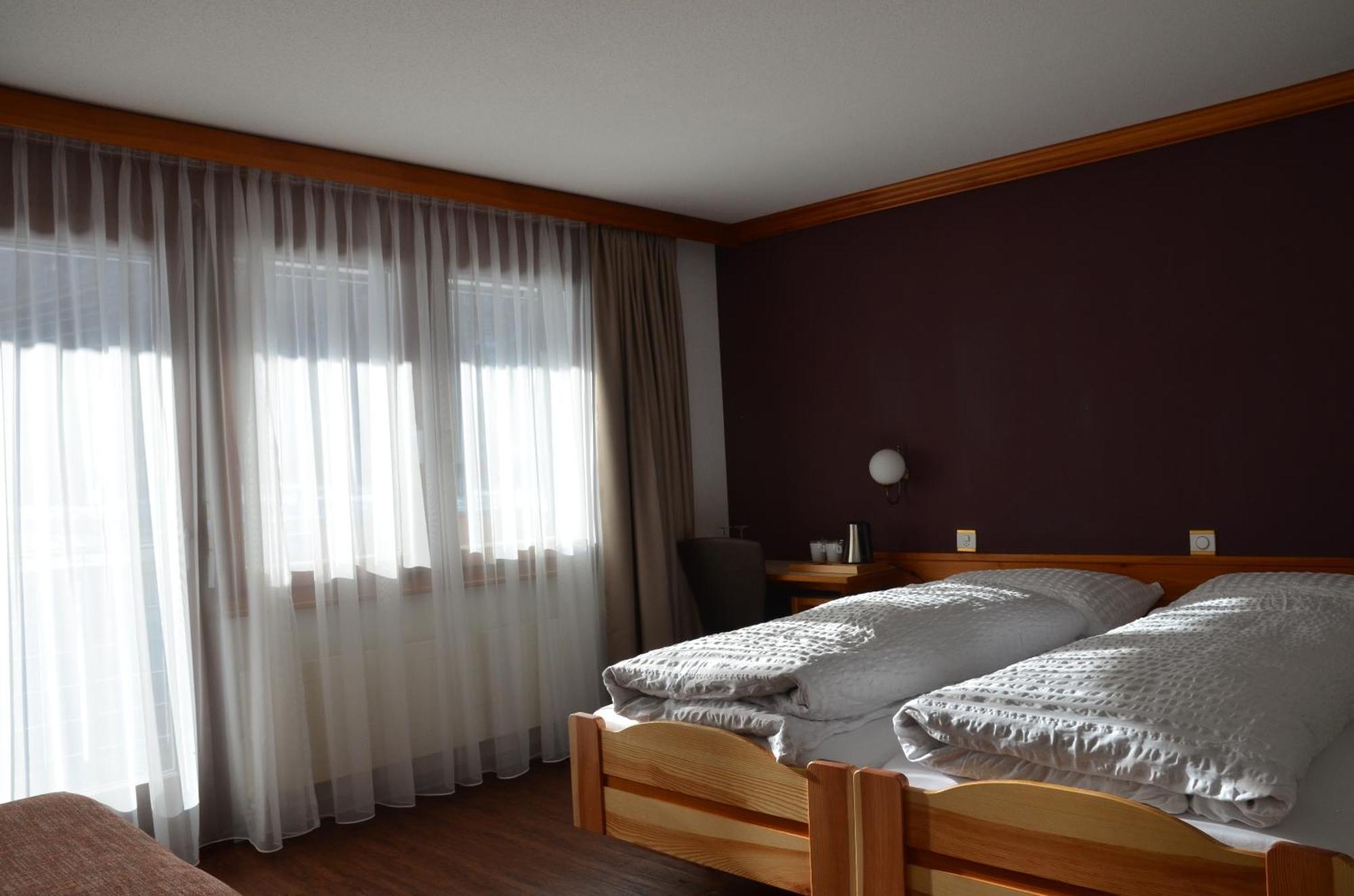 Ski-In/Ski-Out Hotel Sport Saas-Almagell Szoba fotó